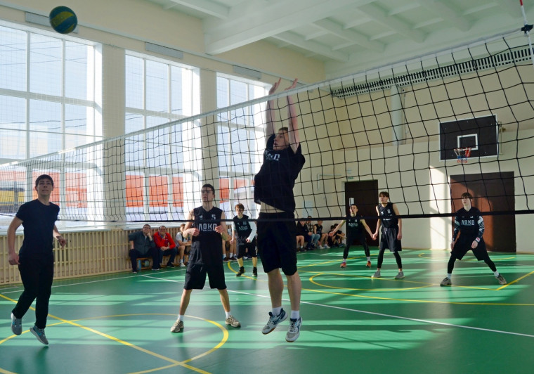 Муниципальный этап соревнований по волейболу среди юношей.