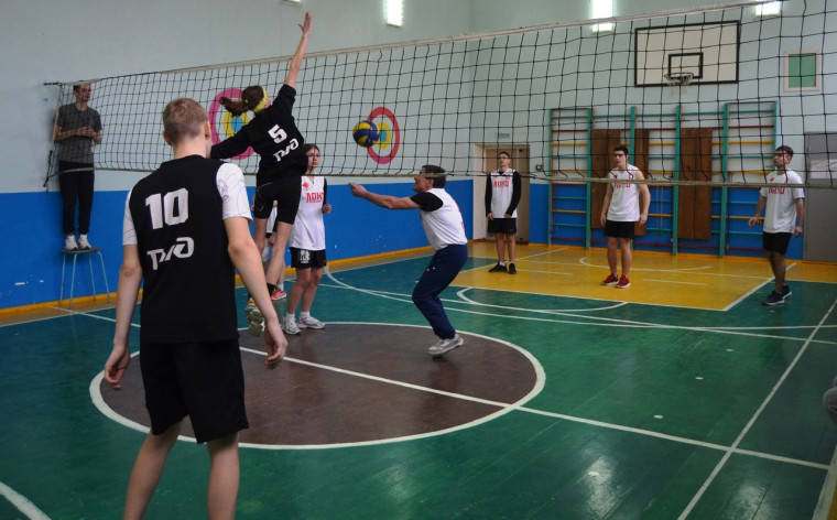 Соревнования по волейболу , посвящённые году педагога и наставника.